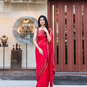 *_NEW RED EXCLUSIVE METT SEQUENCE SAREE FEEL U  PERFECT PARTY WEAR OUTFIT SEQUANCE WORK SAREE ON GEORGETTE WITH WORK BLOUSE *_